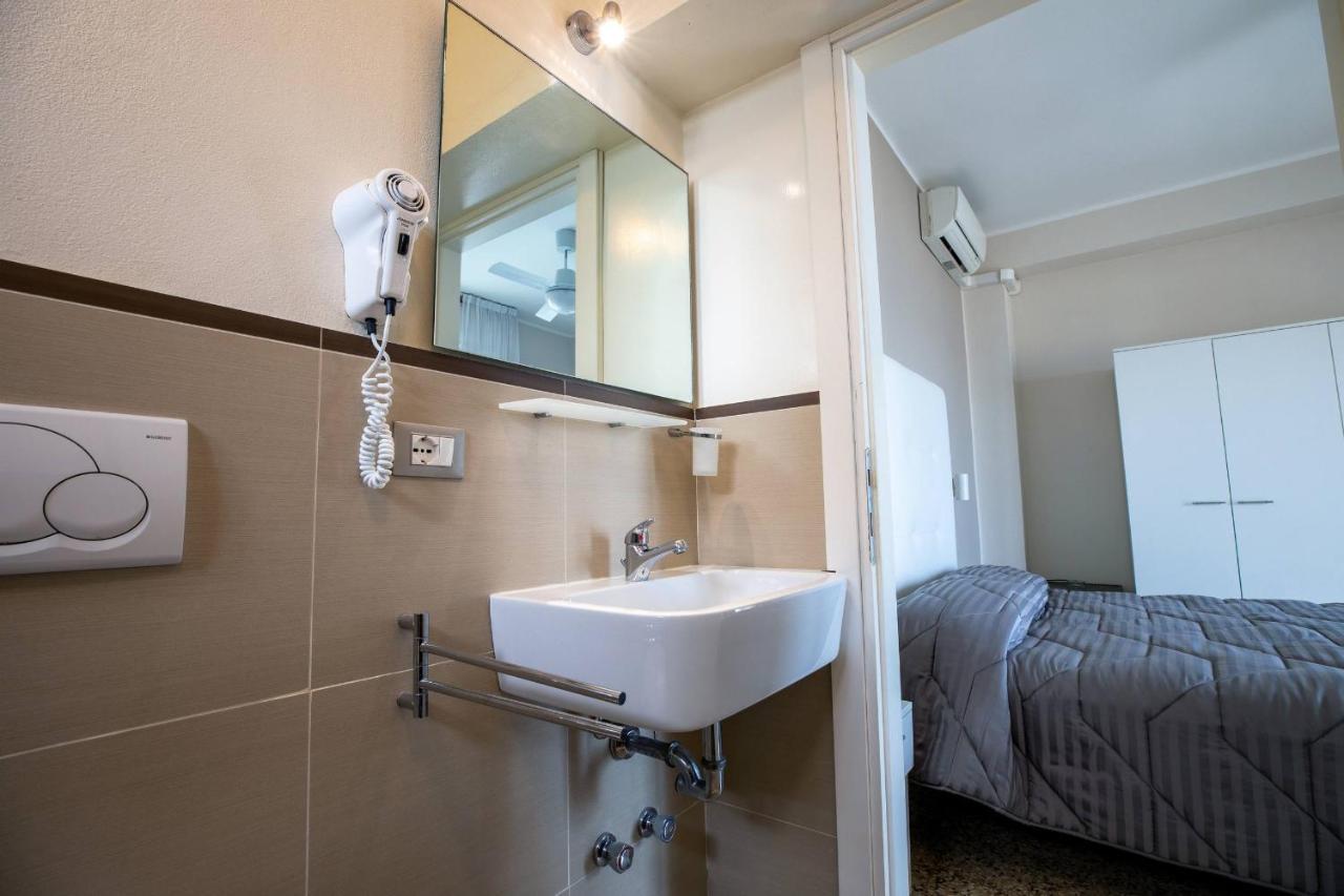Hotel Deanna เบลลาเรีย-อีเจอา มารีนา ภายนอก รูปภาพ