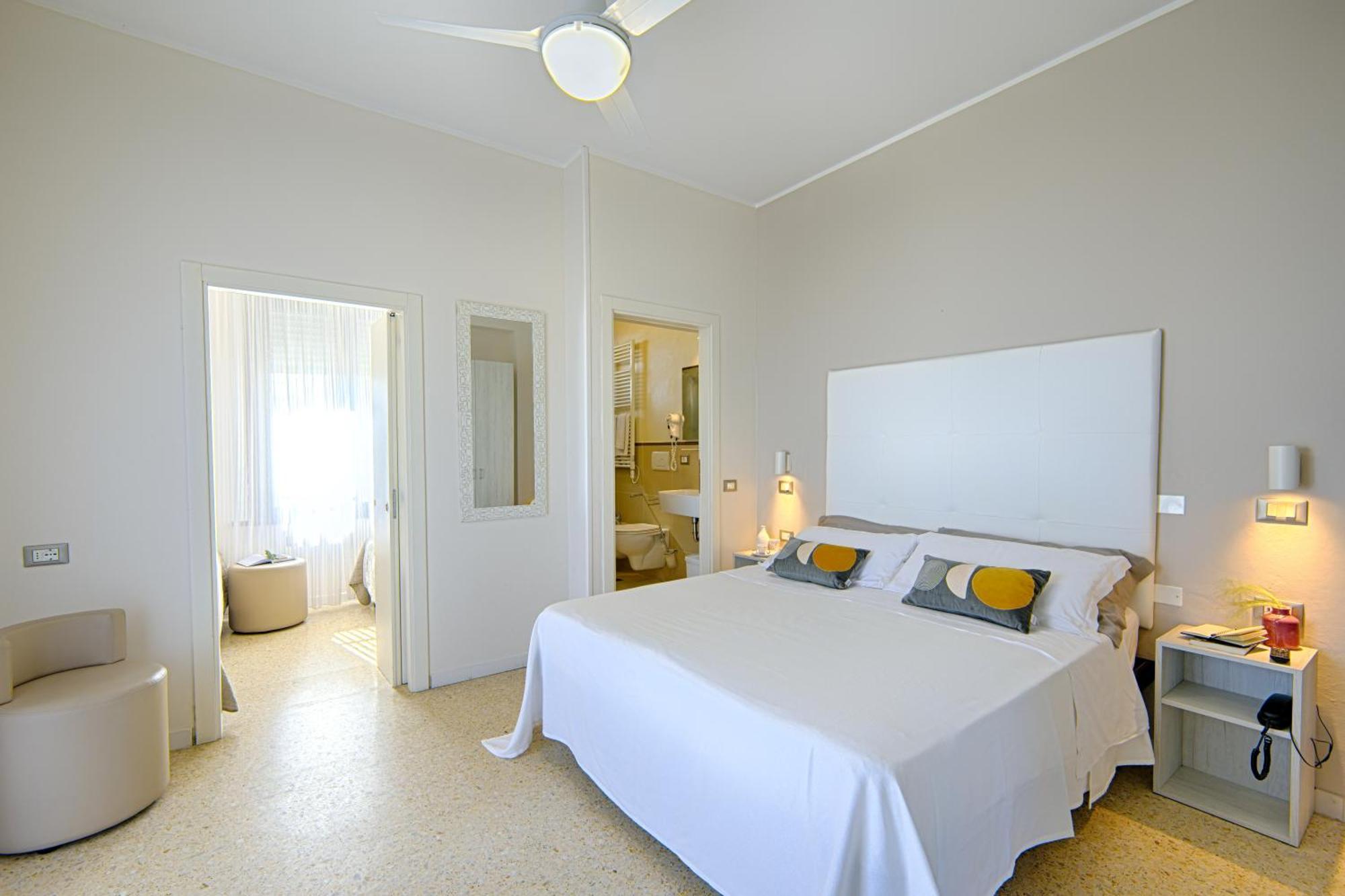 Hotel Deanna เบลลาเรีย-อีเจอา มารีนา ภายนอก รูปภาพ