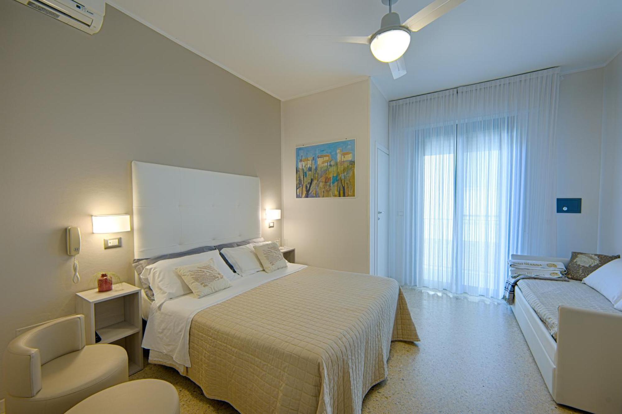 Hotel Deanna เบลลาเรีย-อีเจอา มารีนา ภายนอก รูปภาพ
