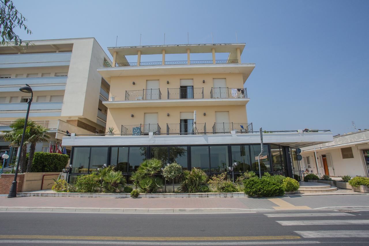 Hotel Deanna เบลลาเรีย-อีเจอา มารีนา ภายนอก รูปภาพ