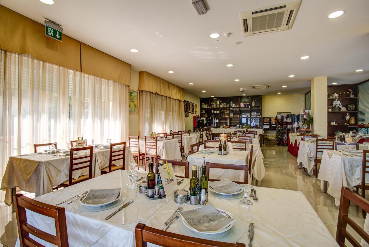 Hotel Deanna เบลลาเรีย-อีเจอา มารีนา ภายนอก รูปภาพ