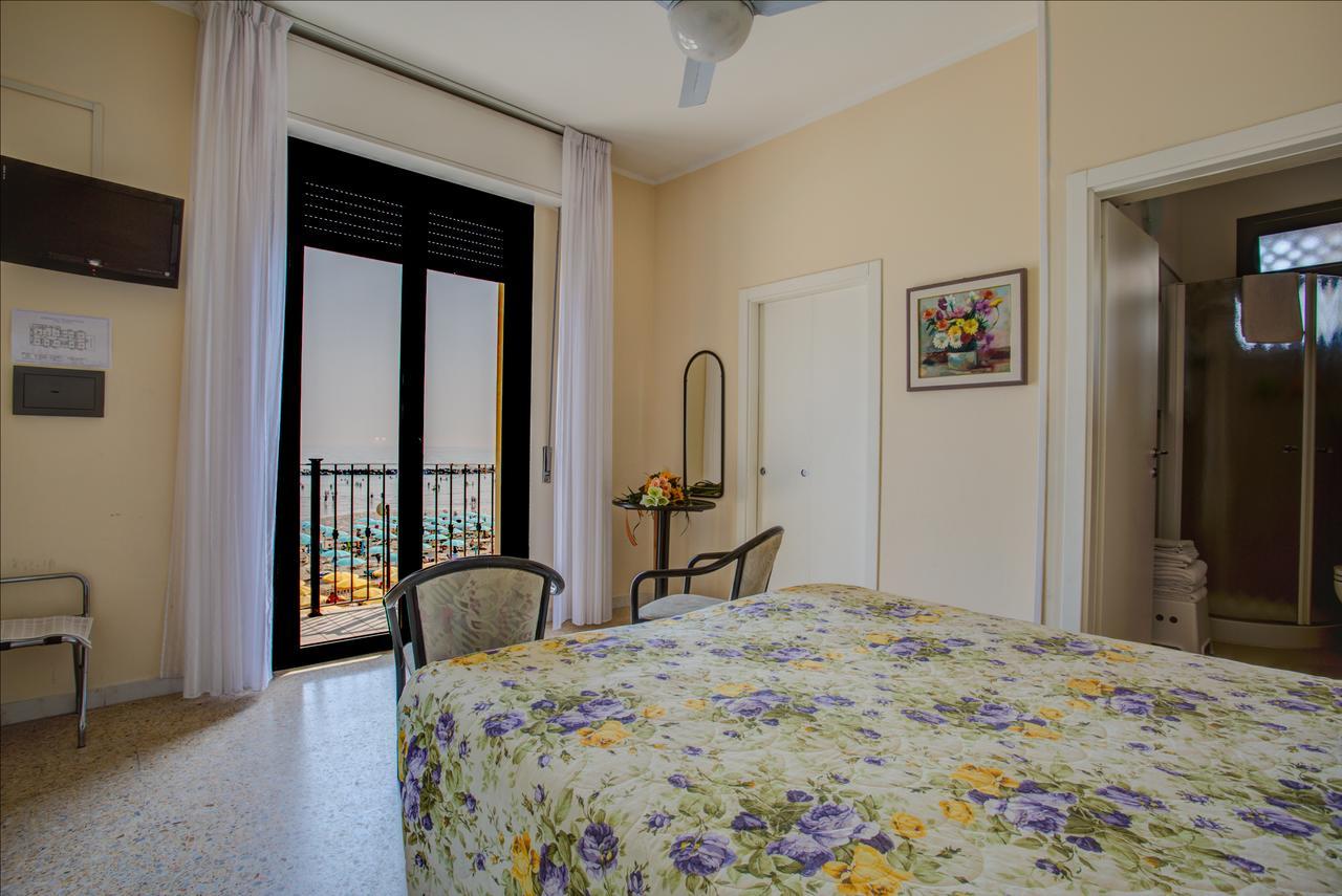 Hotel Deanna เบลลาเรีย-อีเจอา มารีนา ภายนอก รูปภาพ