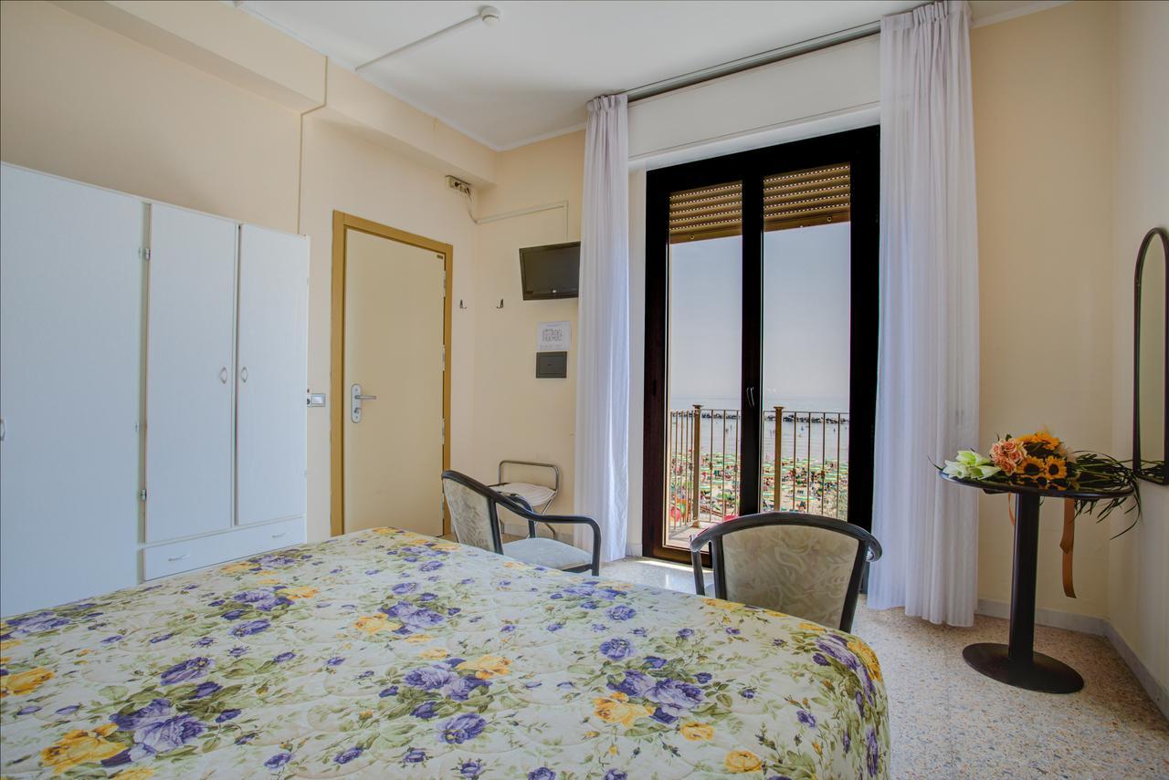 Hotel Deanna เบลลาเรีย-อีเจอา มารีนา ภายนอก รูปภาพ