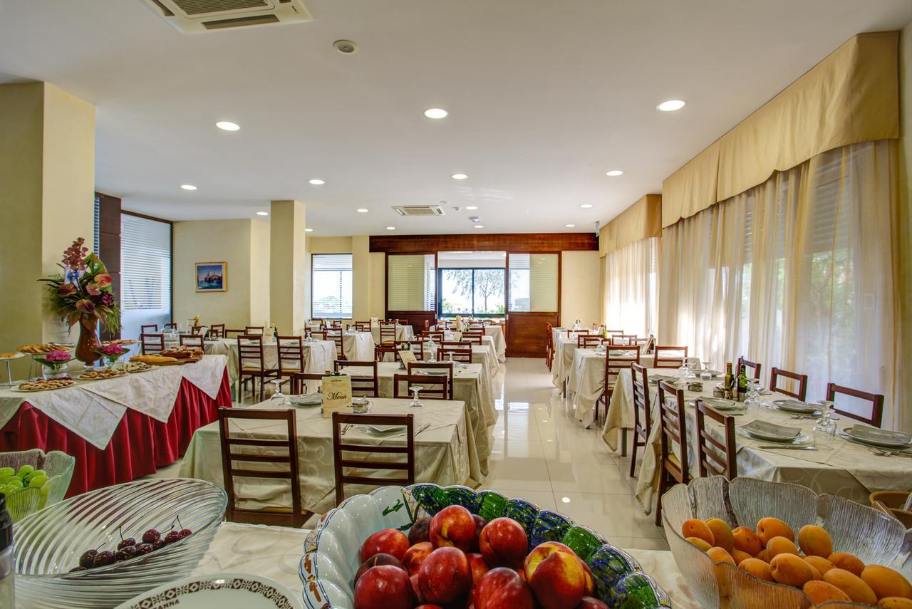 Hotel Deanna เบลลาเรีย-อีเจอา มารีนา ภายนอก รูปภาพ