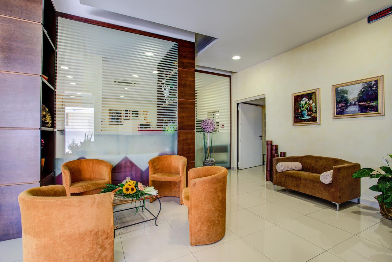 Hotel Deanna เบลลาเรีย-อีเจอา มารีนา ภายนอก รูปภาพ
