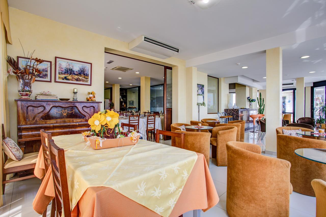 Hotel Deanna เบลลาเรีย-อีเจอา มารีนา ภายนอก รูปภาพ