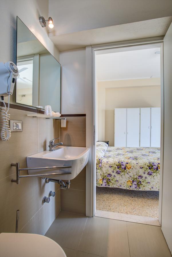 Hotel Deanna เบลลาเรีย-อีเจอา มารีนา ภายนอก รูปภาพ