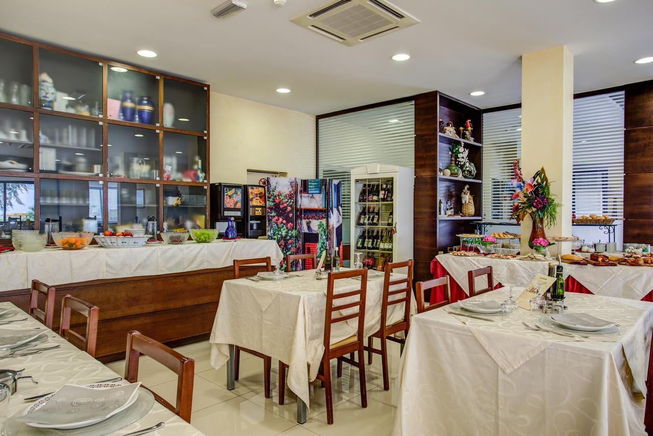 Hotel Deanna เบลลาเรีย-อีเจอา มารีนา ภายนอก รูปภาพ