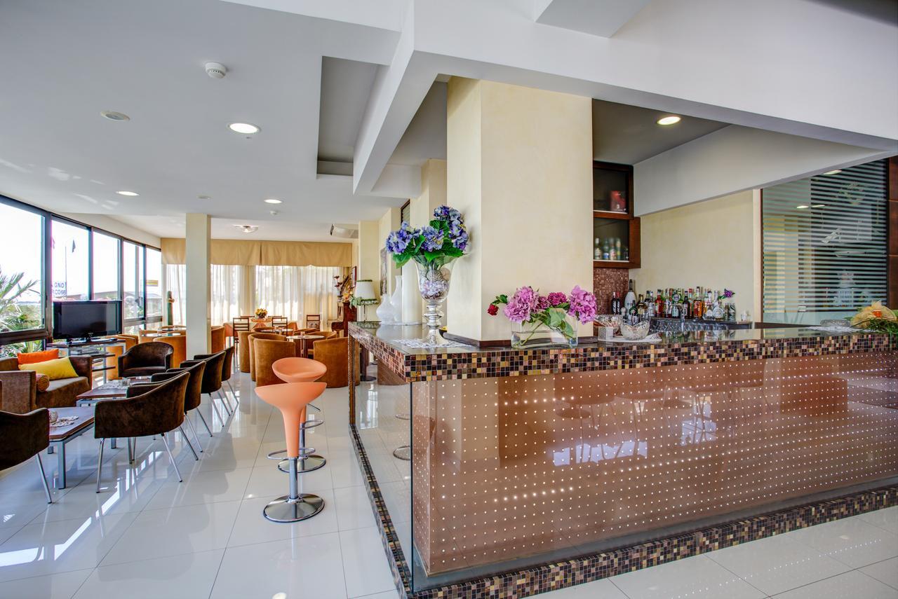 Hotel Deanna เบลลาเรีย-อีเจอา มารีนา ภายนอก รูปภาพ
