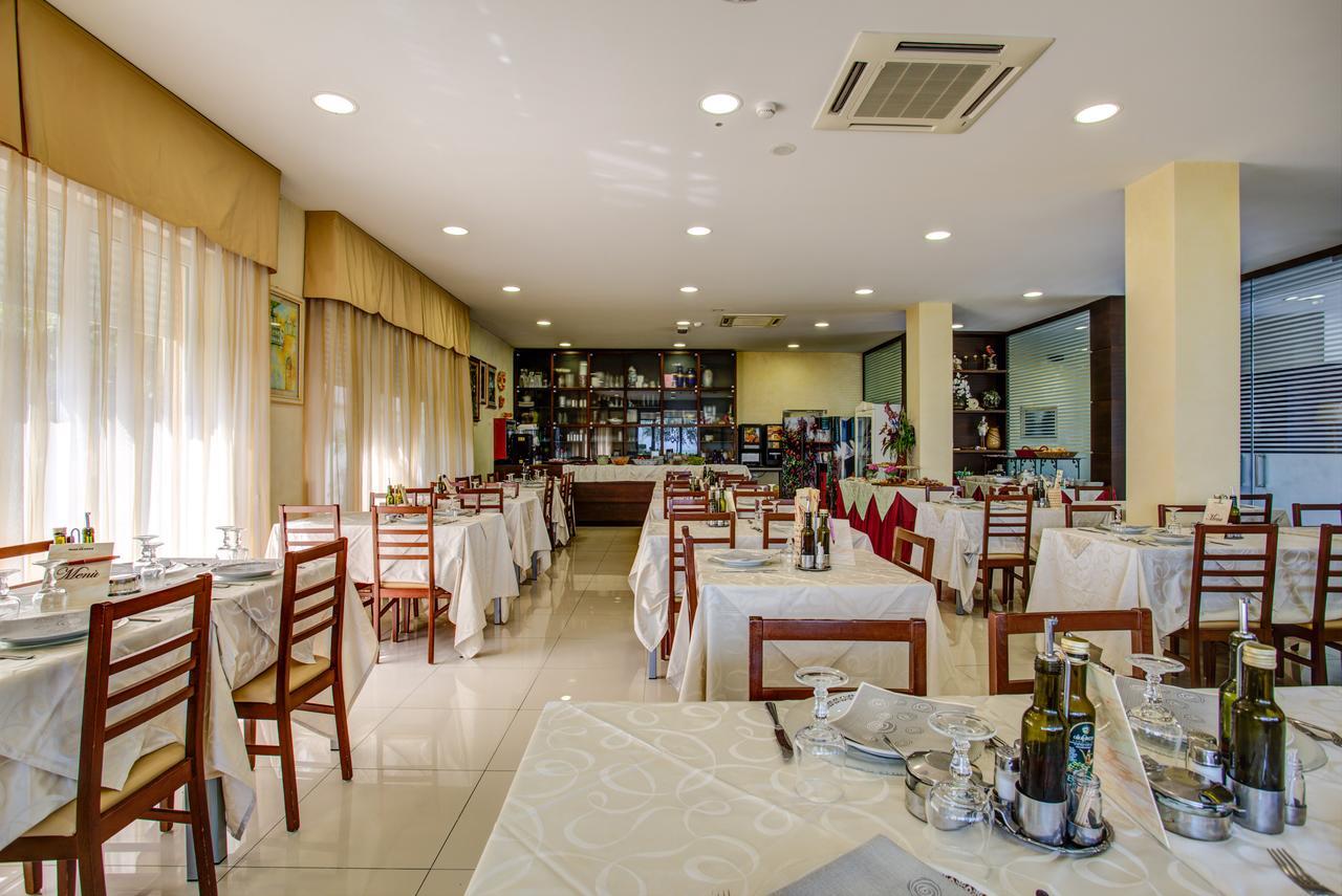 Hotel Deanna เบลลาเรีย-อีเจอา มารีนา ภายนอก รูปภาพ