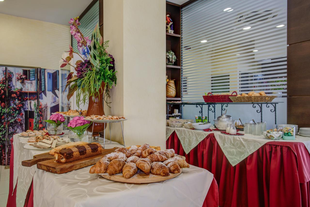 Hotel Deanna เบลลาเรีย-อีเจอา มารีนา ภายนอก รูปภาพ